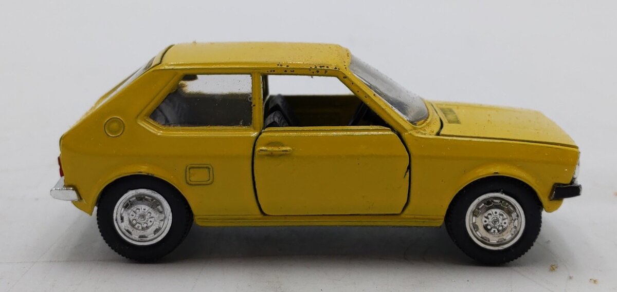 Schuco 301662 1:43 Scale Audi 50 - Yellow VG
