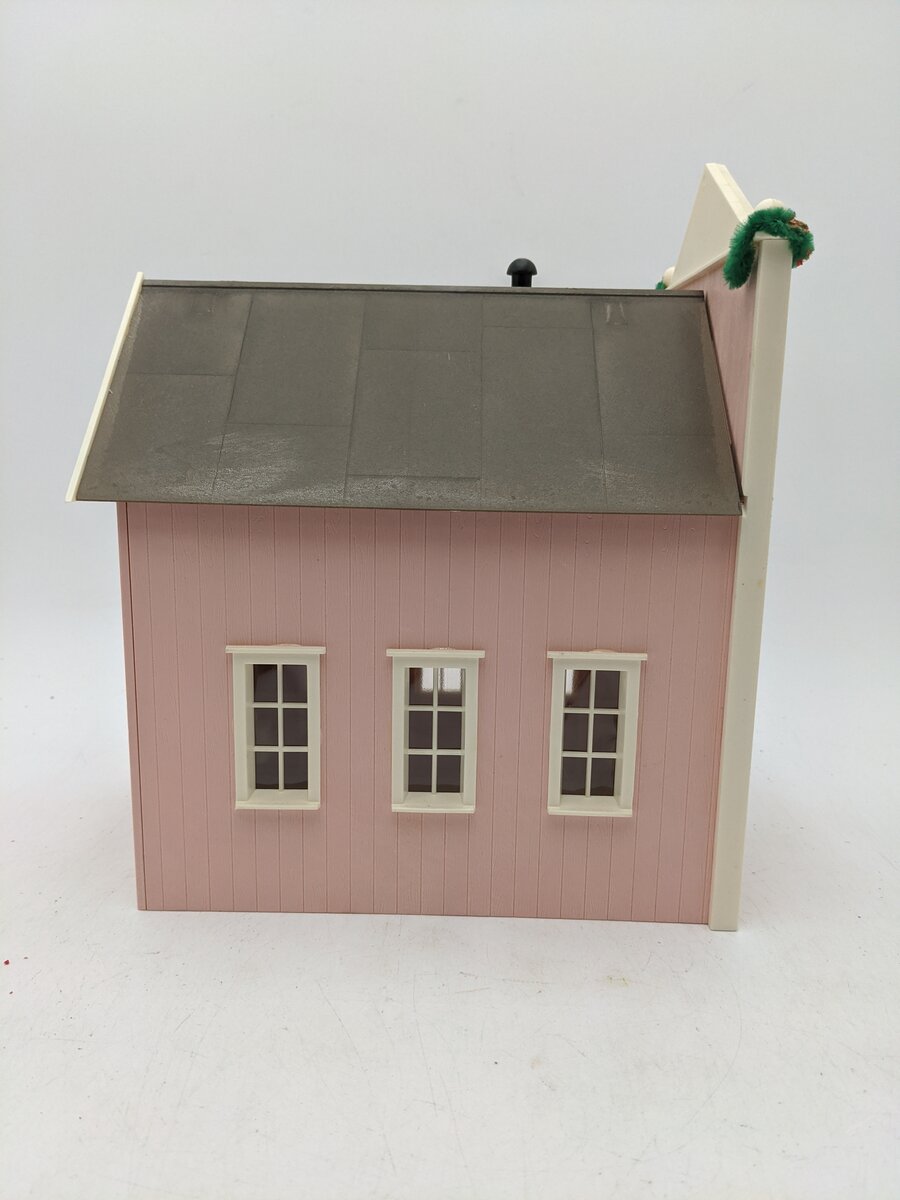 Piko 62202 The Village Inn G Scale Building Kit-Assembled VG