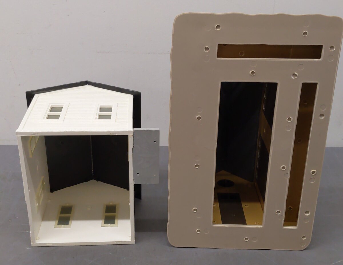 G Scale Assorted Buildings [2] VG