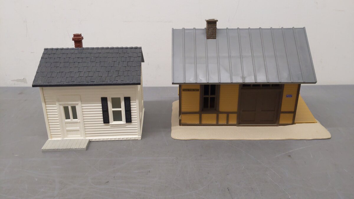 G Scale Assorted Buildings [2] VG