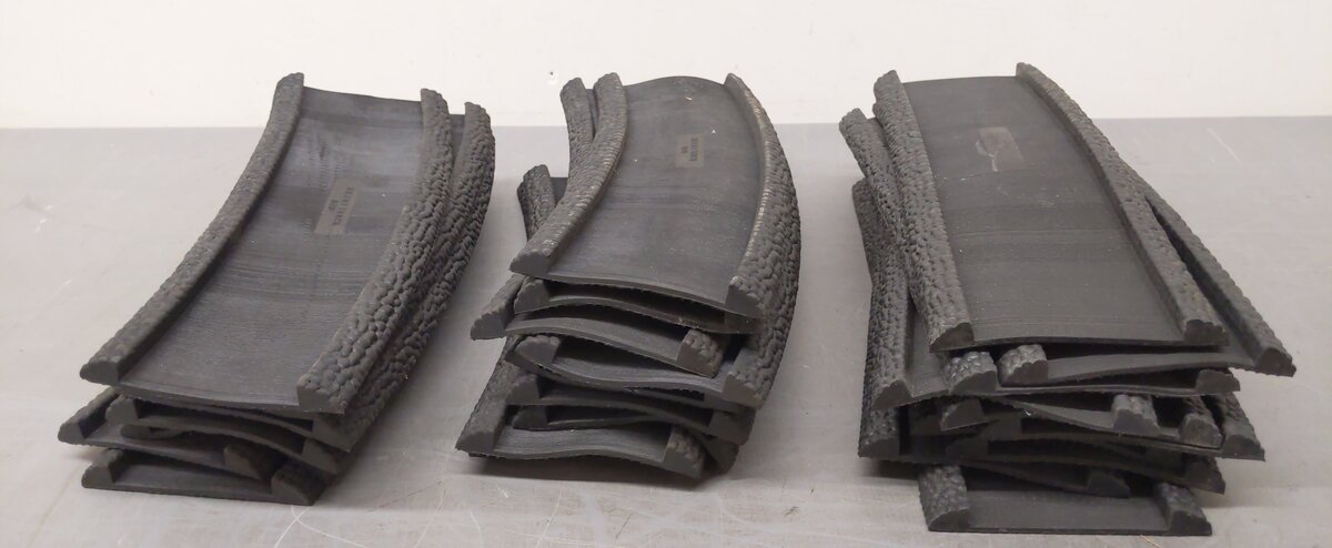 Silent Rubber Trackbed Straight and Curved Sections [30] EX