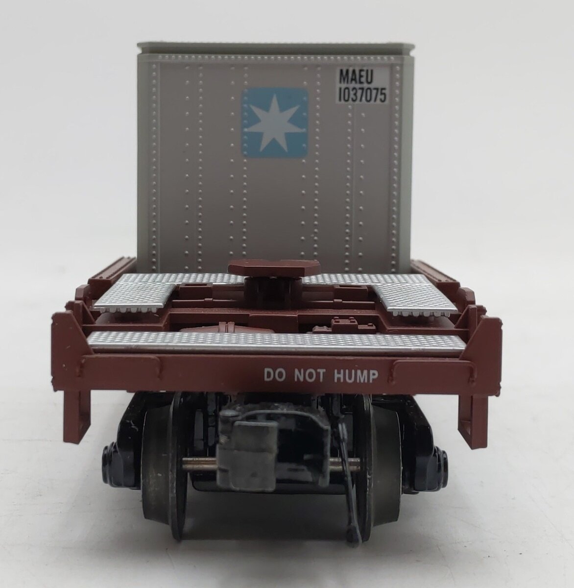 MTH 20-95415 O Gauge BNSF Husky Stack Car w/Container #238595 EX/Box