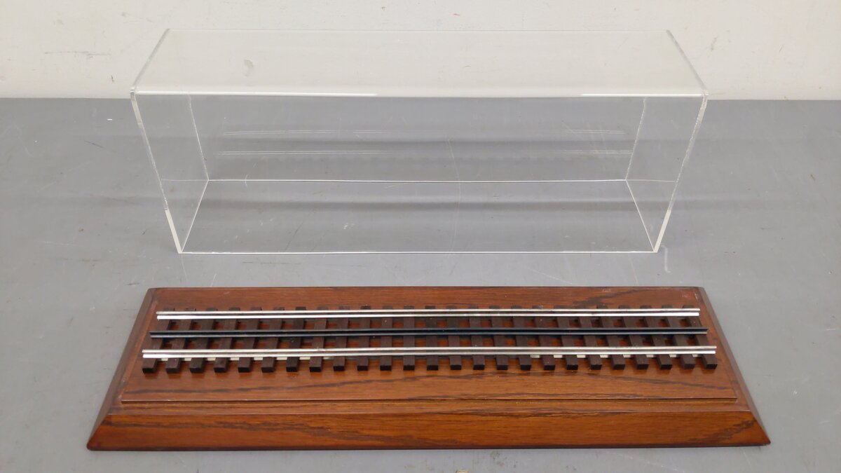 Inside Track Company O Gauge Display Case LN