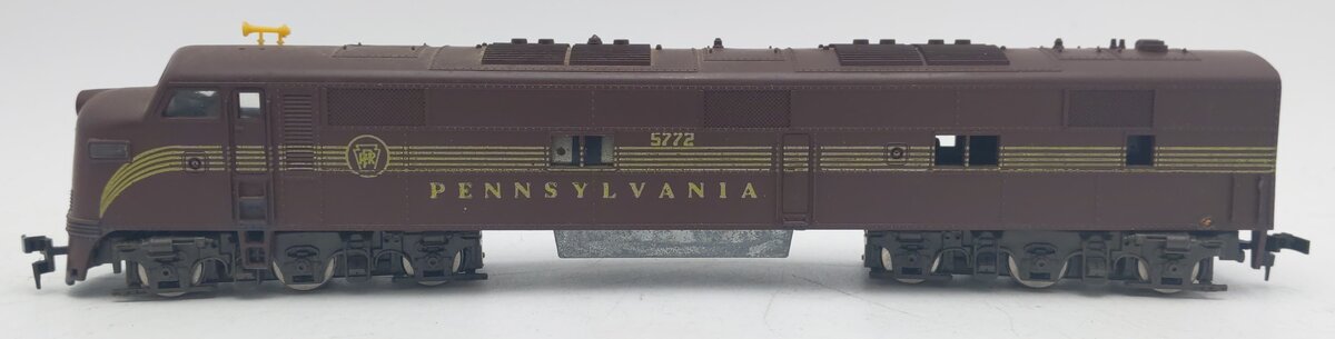 Model Power 912 HO PRR EMD E9 Powered Diesel Locomotive VG/Box
