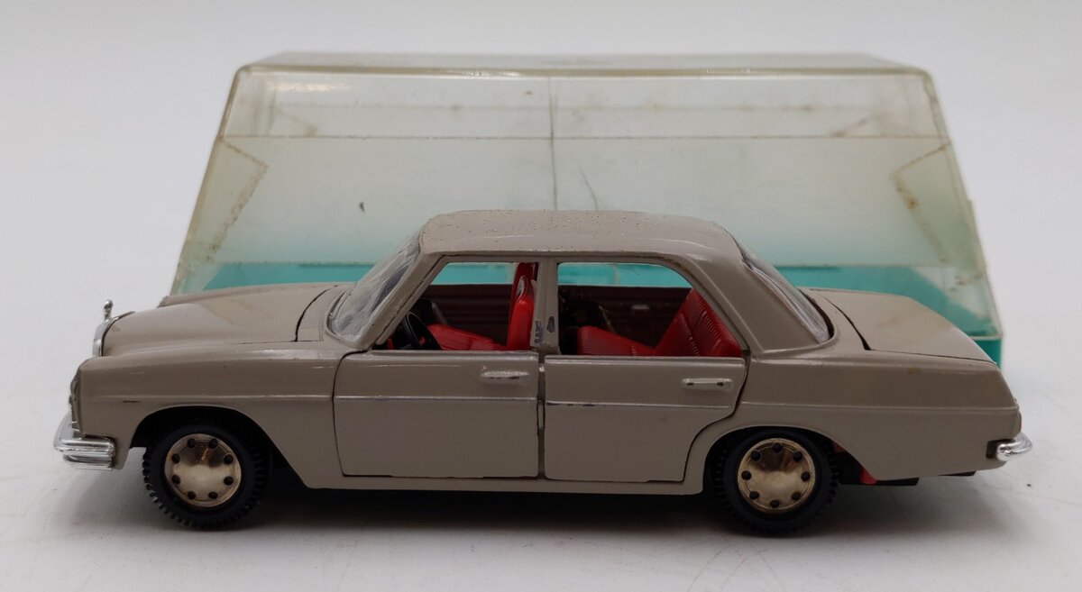 Marklin 1:43 Scale Mercedes Benz 250 w/Red Interior VG
