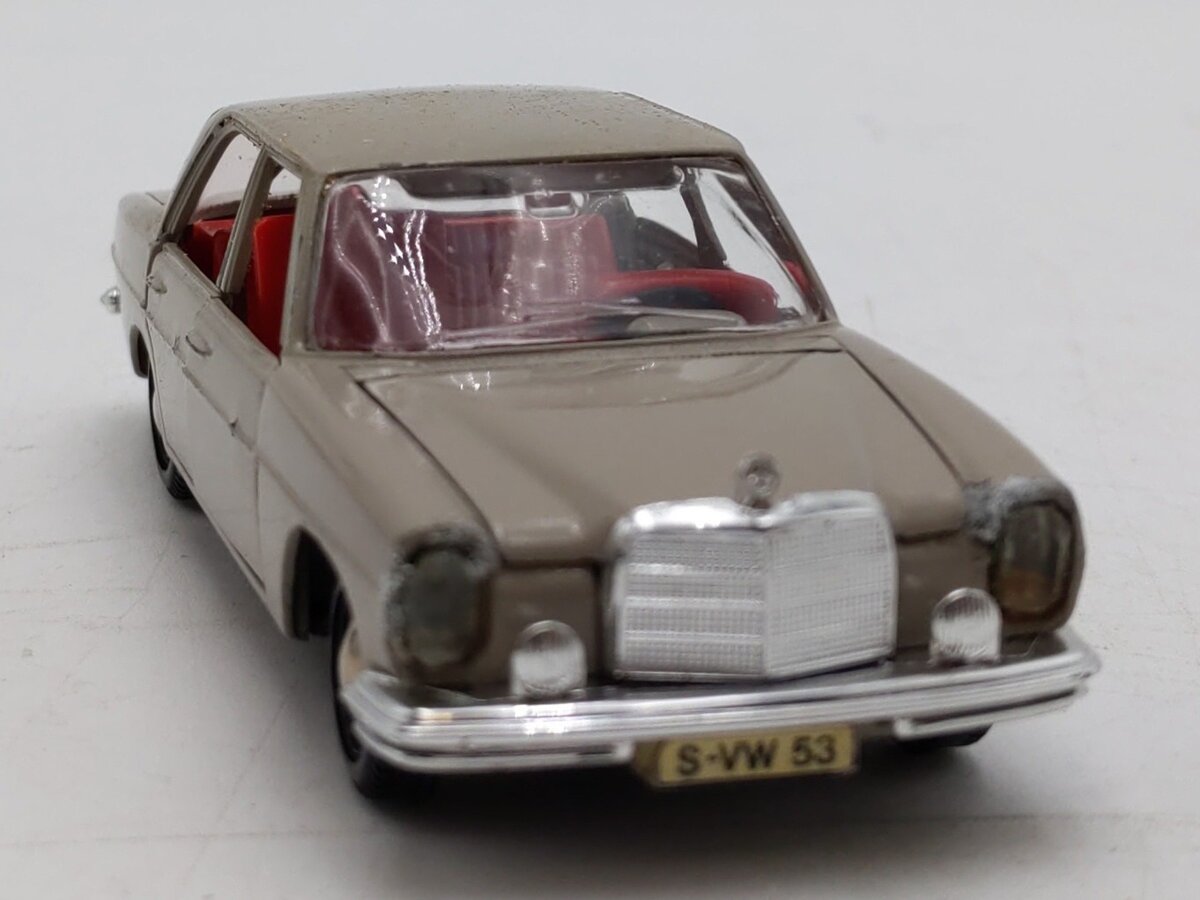 Marklin 1:43 Scale Mercedes Benz 250 w/Red Interior VG