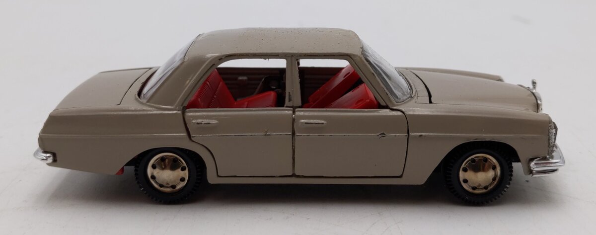 Marklin 1:43 Scale Mercedes Benz 250 w/Red Interior VG