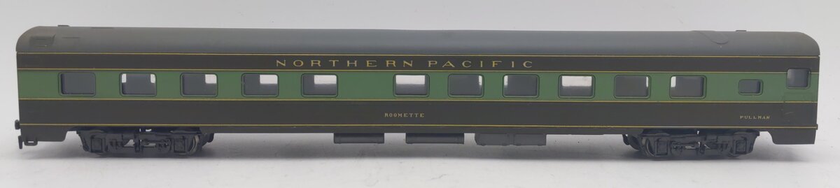 AHM 6401 HO Scale Northern Pacific 1930 Sleeper Passenger Car VG