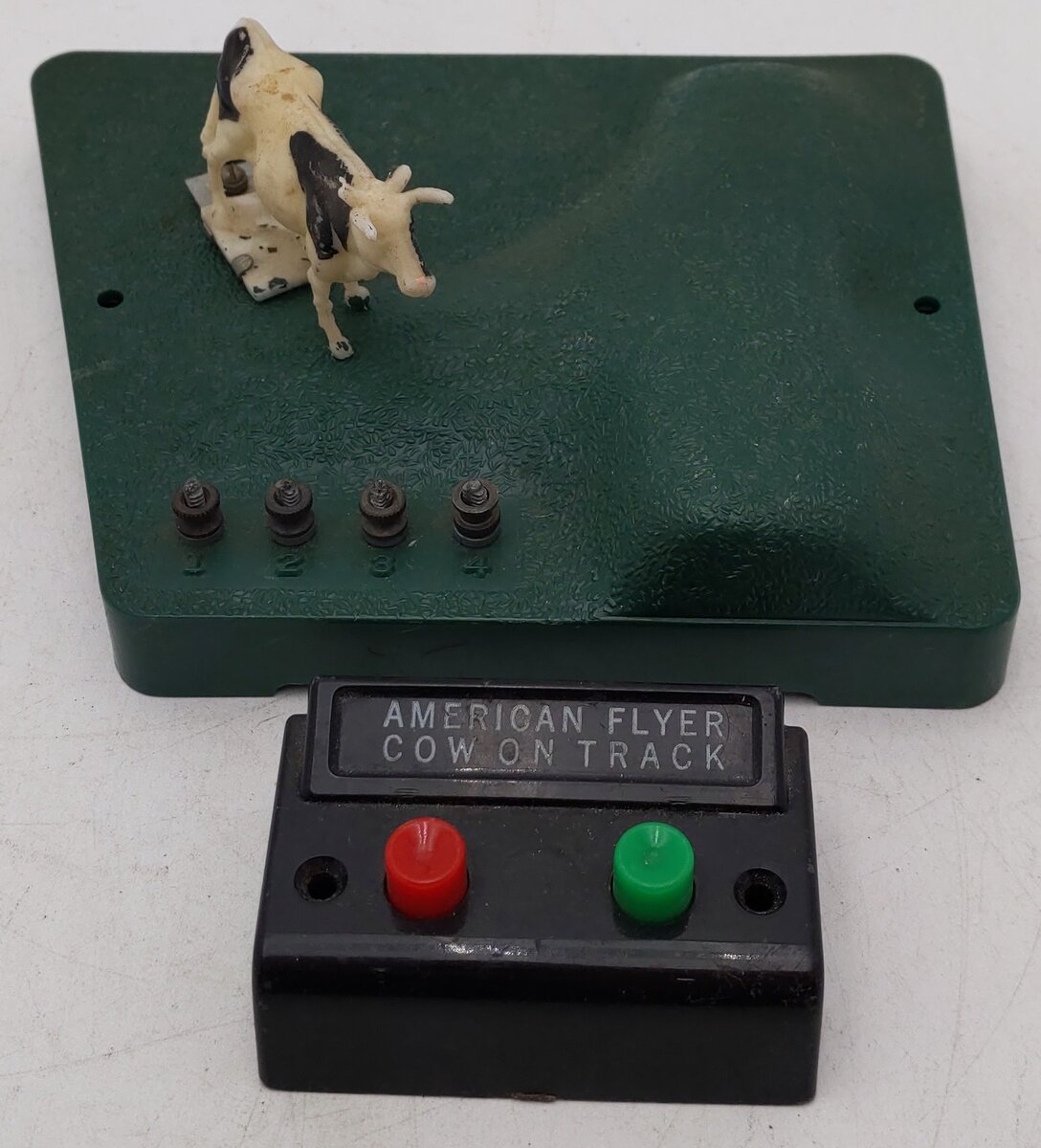 American Flyer 23791 Vintage S Operating Cow on the Track Accessory VG/Box