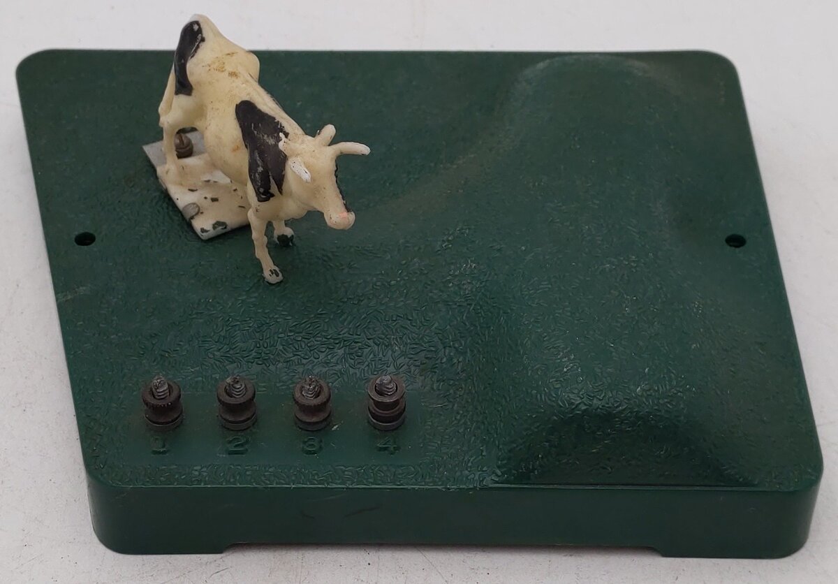 American Flyer 23791 Vintage S Operating Cow on the Track Accessory VG/Box