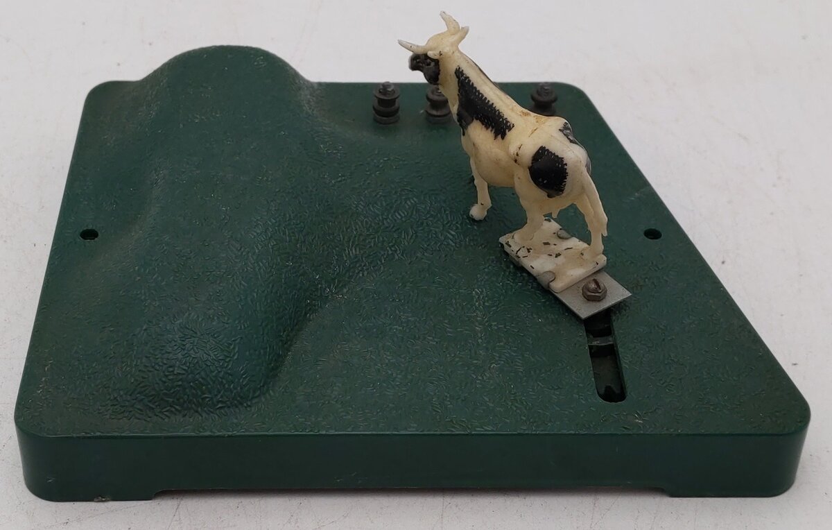 American Flyer 23791 Vintage S Operating Cow on the Track Accessory VG/Box
