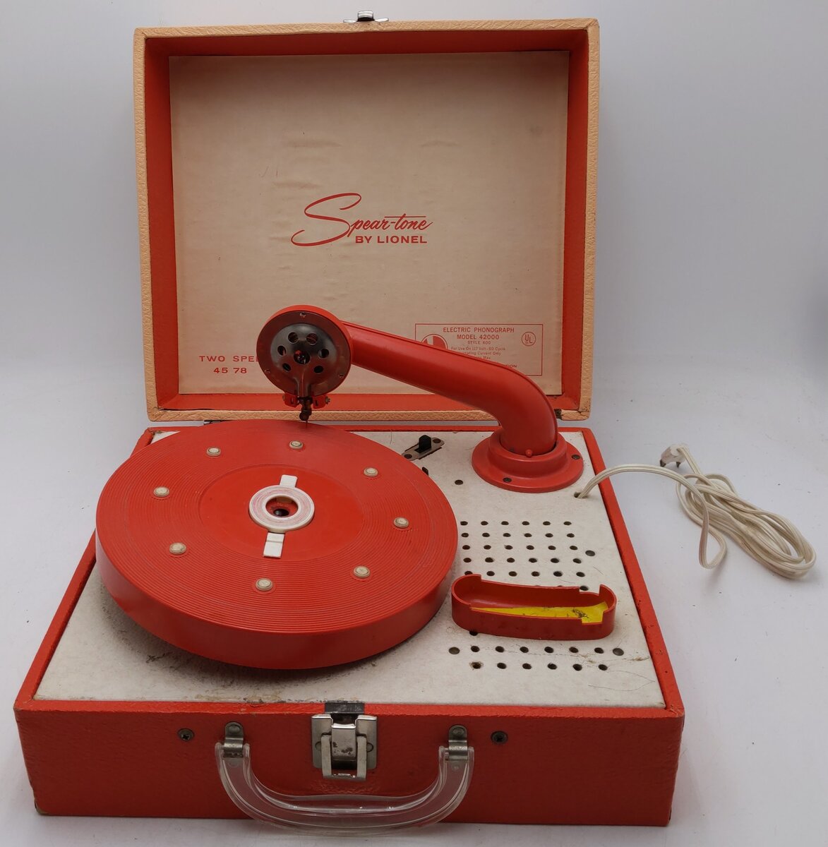 Lionel 42000 Spear-Tone Style 600 Two Speed Electric Phonograph VG