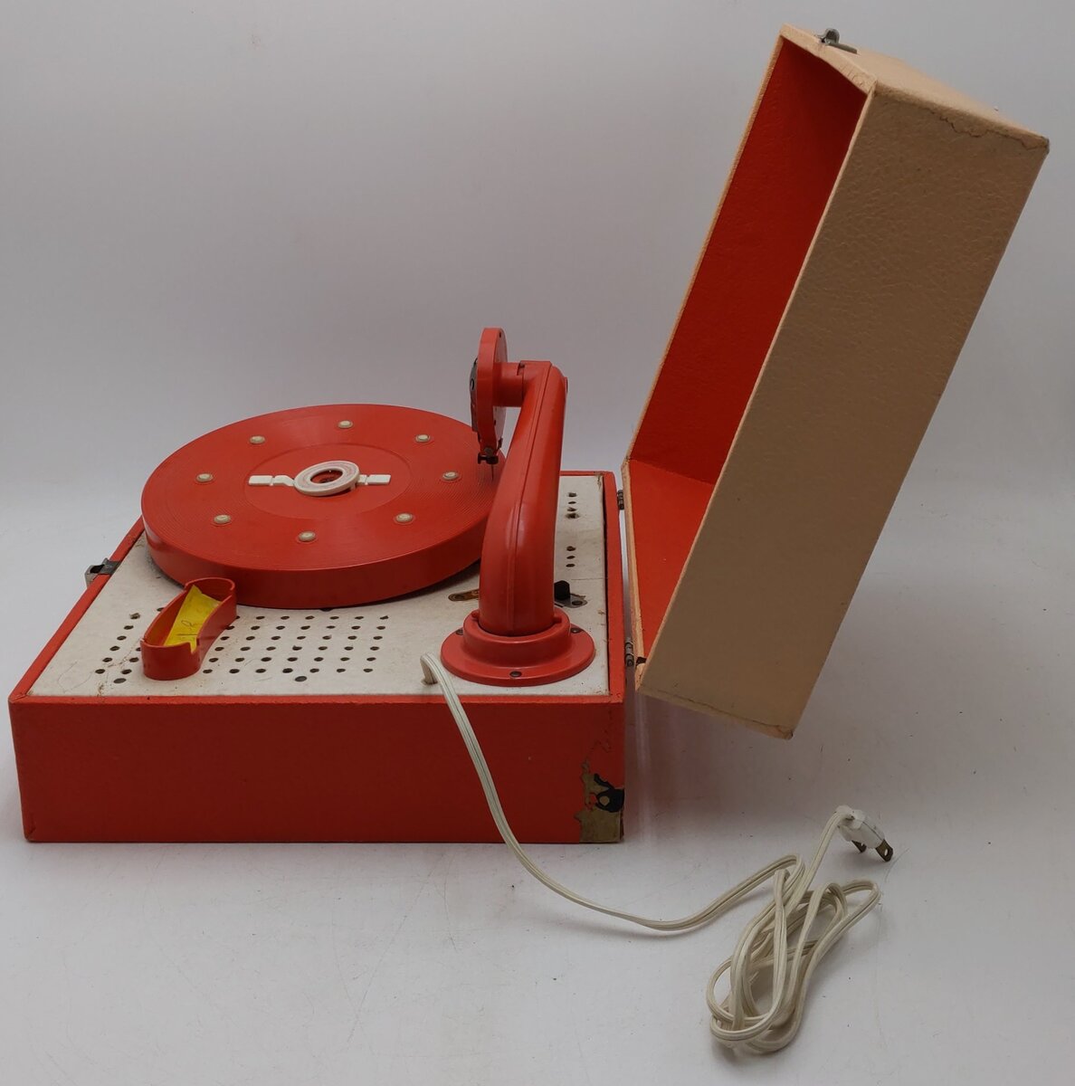 Lionel 42000 Spear-Tone Style 600 Two Speed Electric Phonograph VG