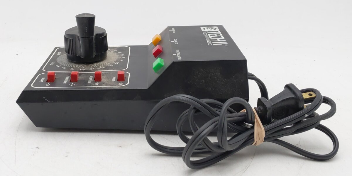 MRC 2500 HO Loco-Motion Tech II Model Train Control EX