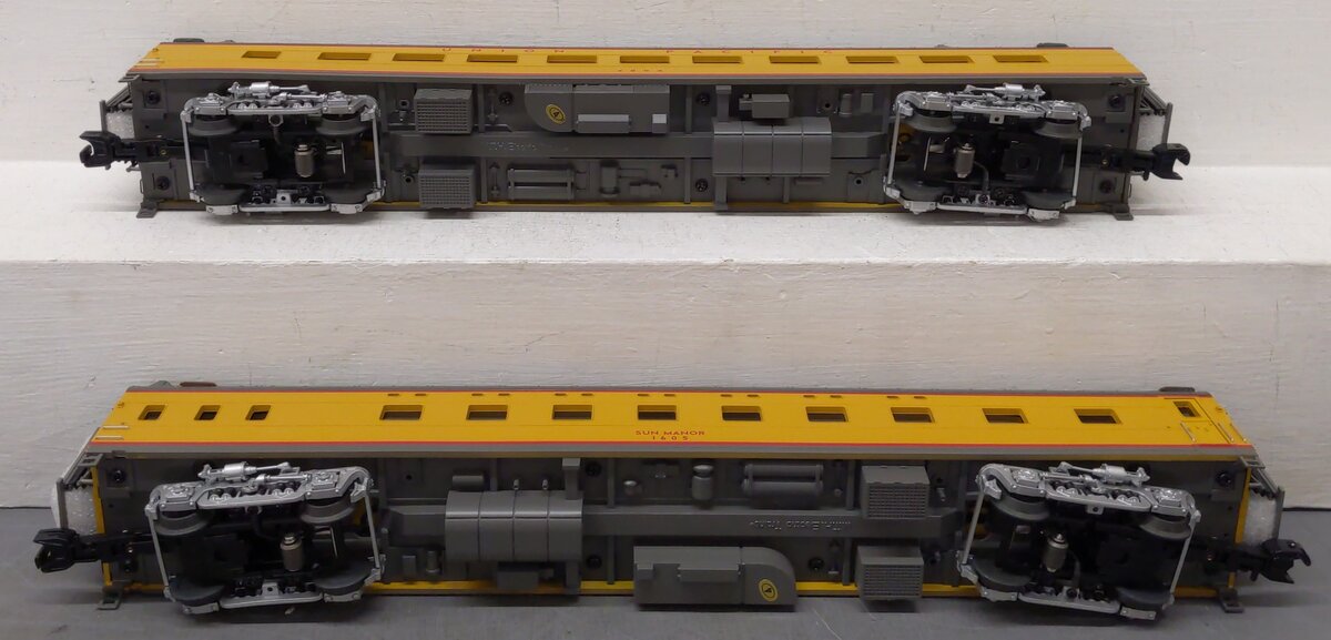 MTH 20-66148 O UP 70' Streamlined Sleeper/Diner Passenger Set (Set of 2) EX/Box