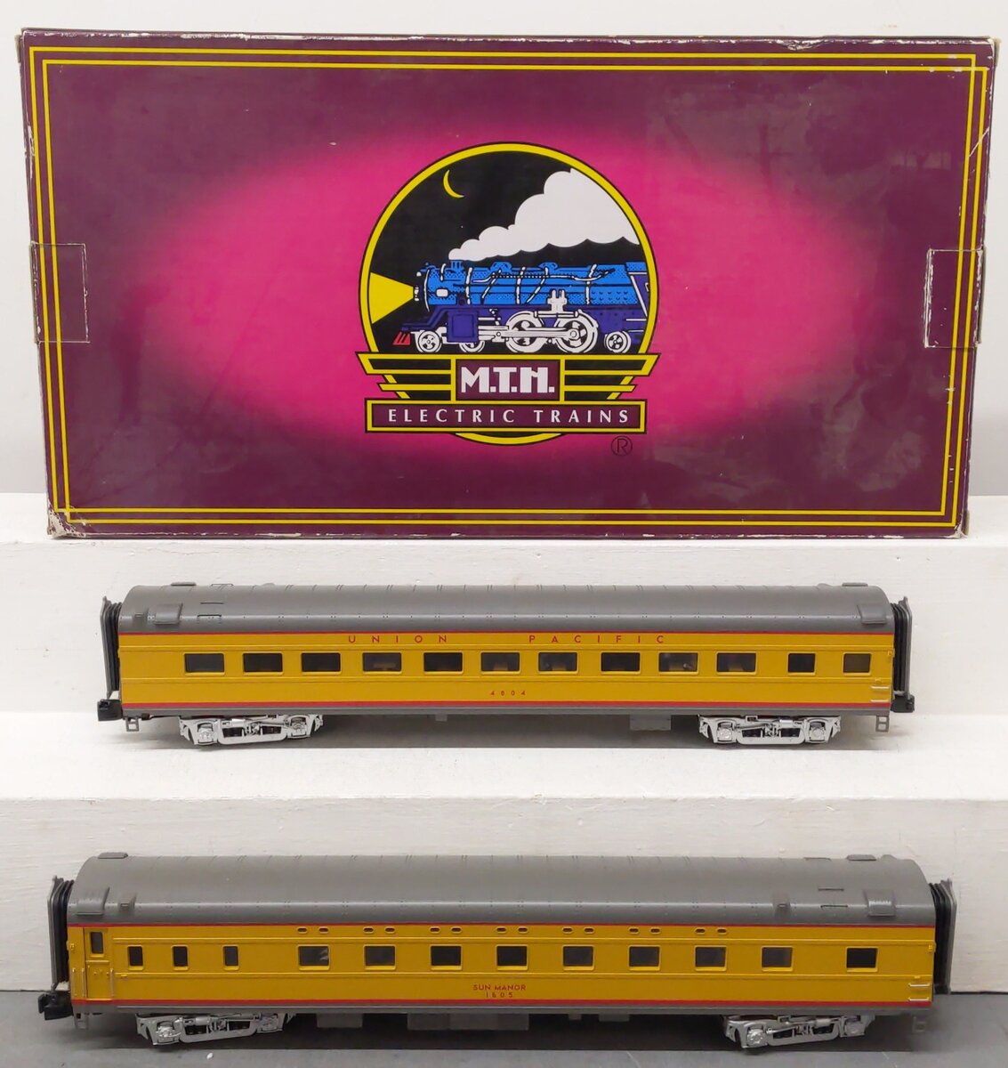 MTH 20-66148 O UP 70' Streamlined Sleeper/Diner Passenger Set (Set of 2) EX/Box