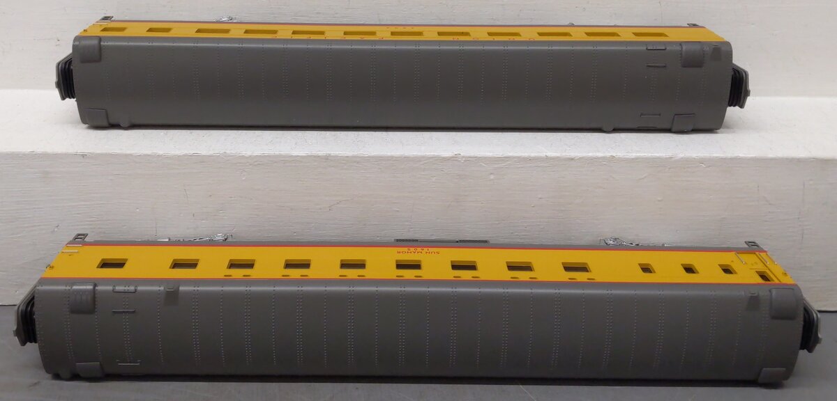MTH 20-66148 O UP 70' Streamlined Sleeper/Diner Passenger Set (Set of 2) EX/Box