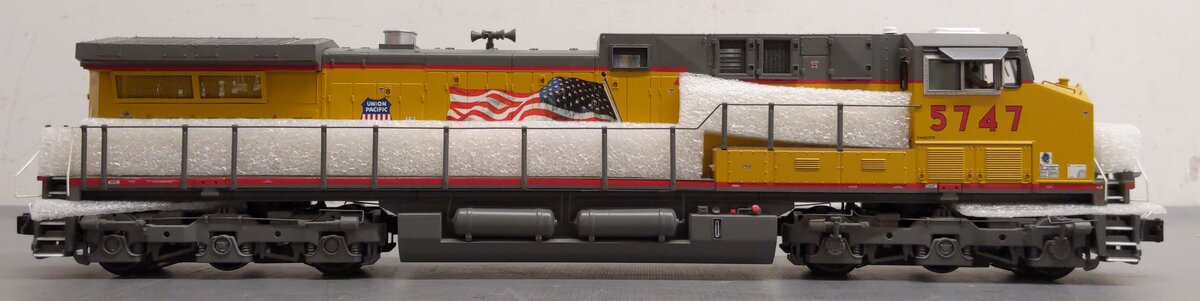 MTH 20-20012-1 O Gauge Union Pacific AC4400cw Diesel Engine w/PS2 #5747 EX/Box