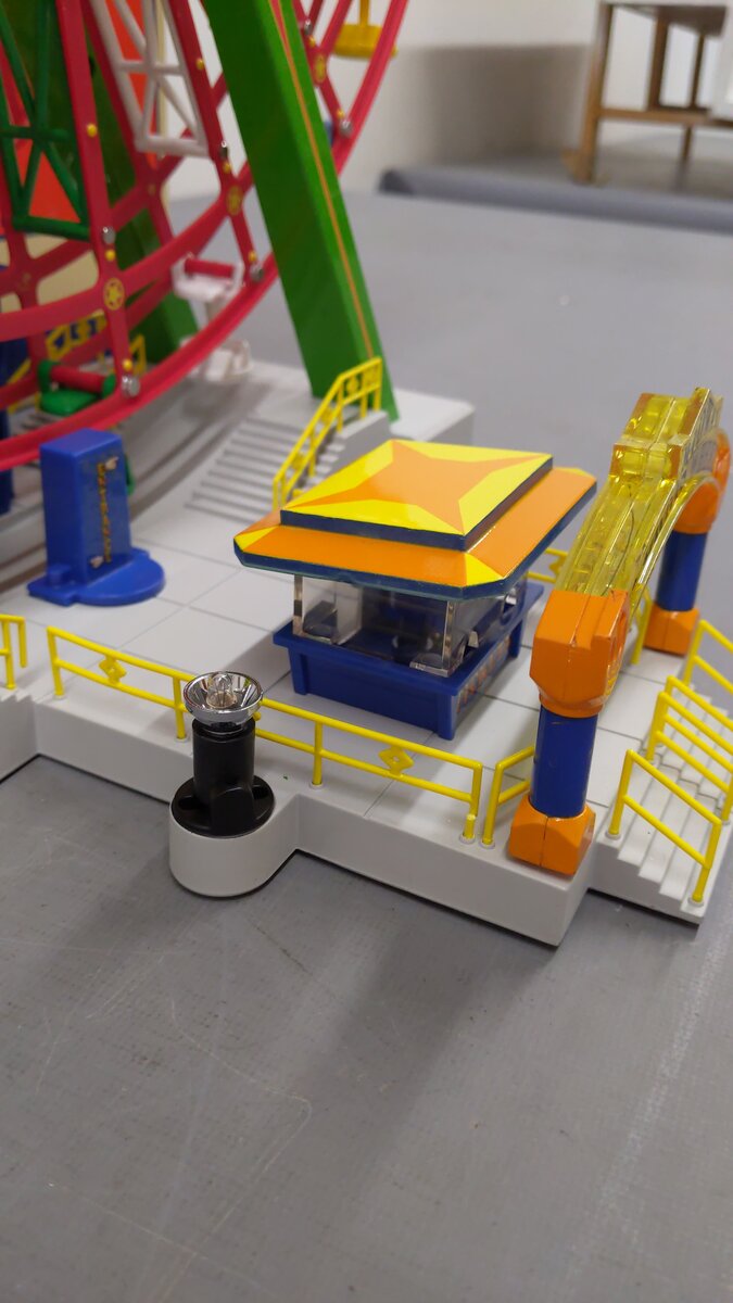 Lionel 6-14110 O Gauge Operating Ferris Wheel EX/Box