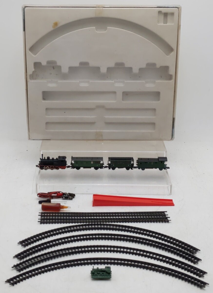 Arnold Rapido 045 N Scale Steam Engine & Passenger Car Starter Set EX/Box