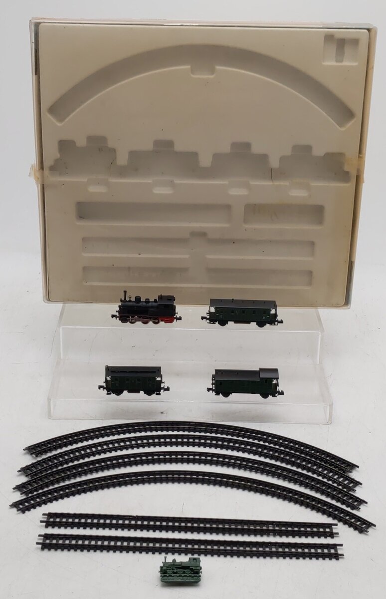 Arnold Rapido 045 N Scale Steam Engine & Passenger Car Starter Set EX/Box