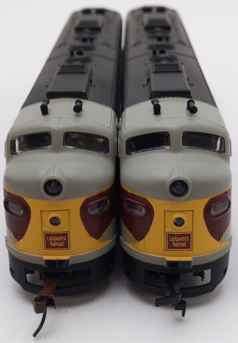 IHC 1972 HO Scale Lackawanna E-8A Diesel AB Set #810/#811/Box