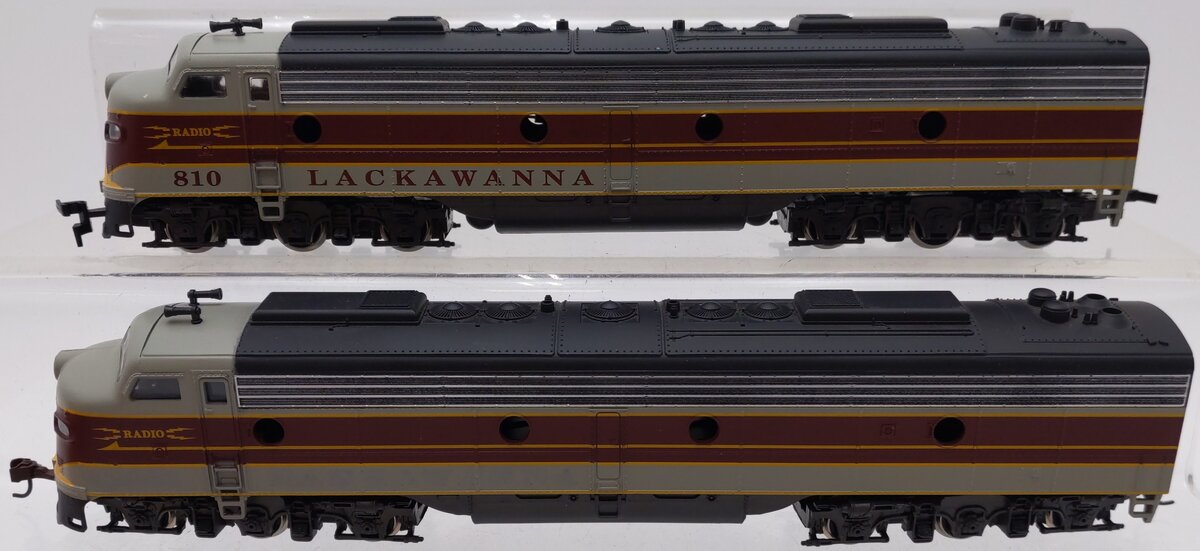 IHC 1972 HO Scale Lackawanna E-8A Diesel AB Set #810/#811/Box