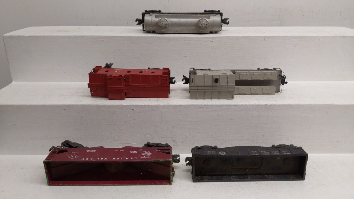 Lionel O Vintage Train Cars 25000, 347000, 576419, Sunoco Tank Car, 6257 [5] VG