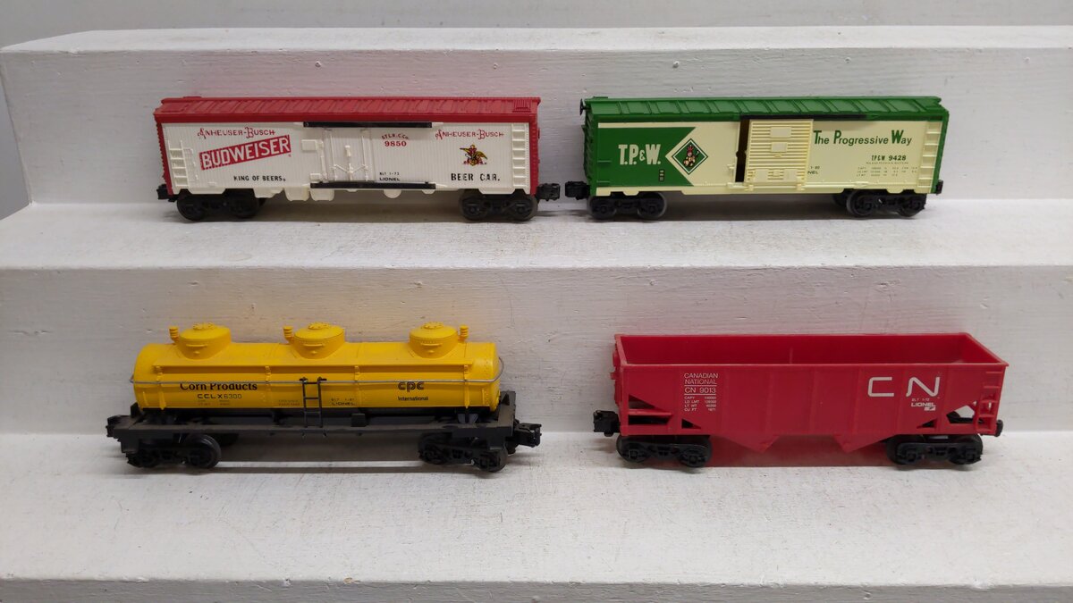 Lionel O Gauge Assorted Freight Cars [4] VG