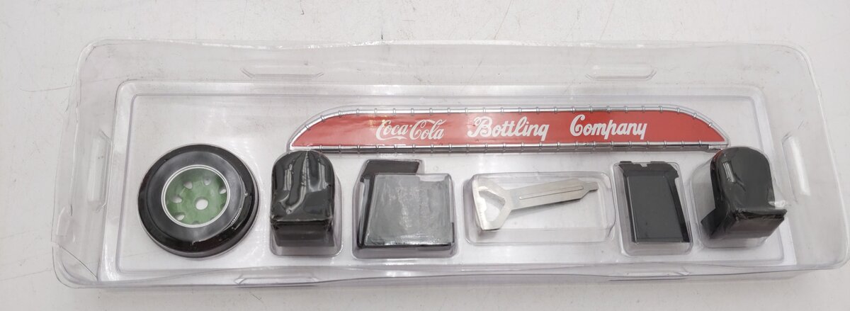 Danbury Mint 1:24 Die-Cast Coca Cola 1938 Delivery Truck LN/Box