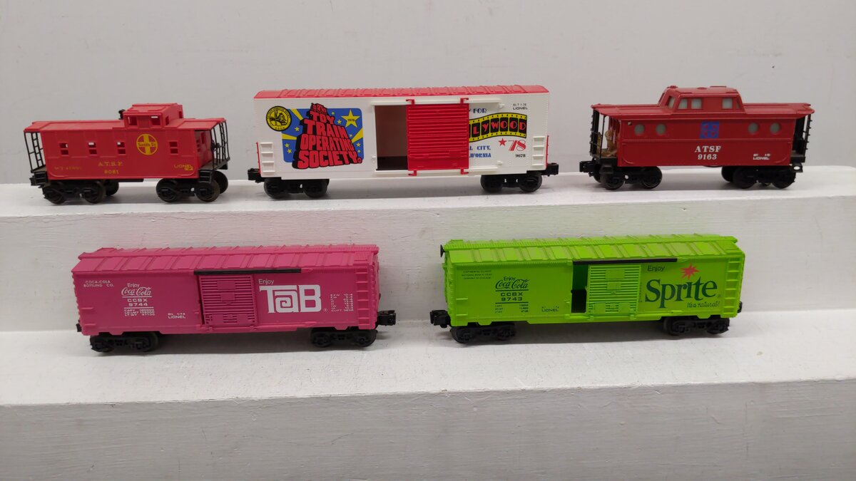 Lionel O Gauge Assorted Freight Cars [5] VG
