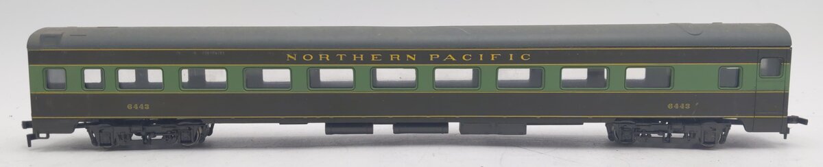 AHM 6443 HO Scale Northern Pacific 1935 Coach Car #6443 EX/Box