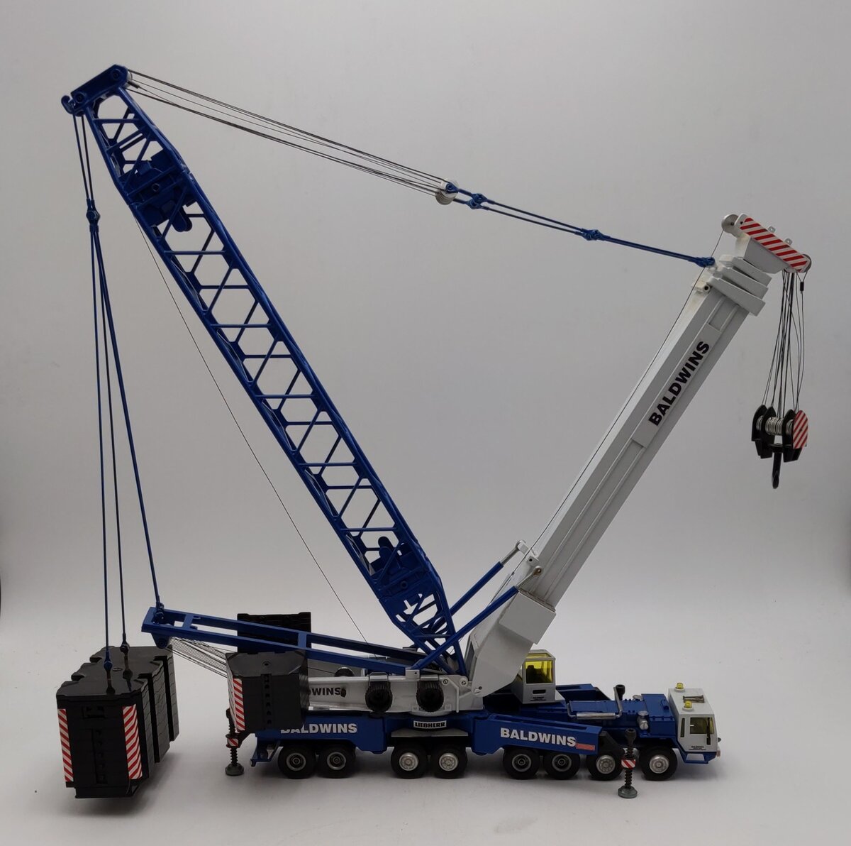 Zon Models 1:50 Scale Liebherr LTM 1500-8.1 8-axle Mobile Crane - Baldwins VG