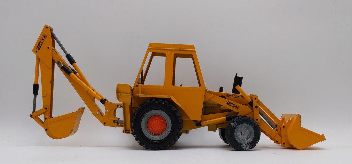Gescha 1:16 Scale Case 580B Backhoe Loader VG