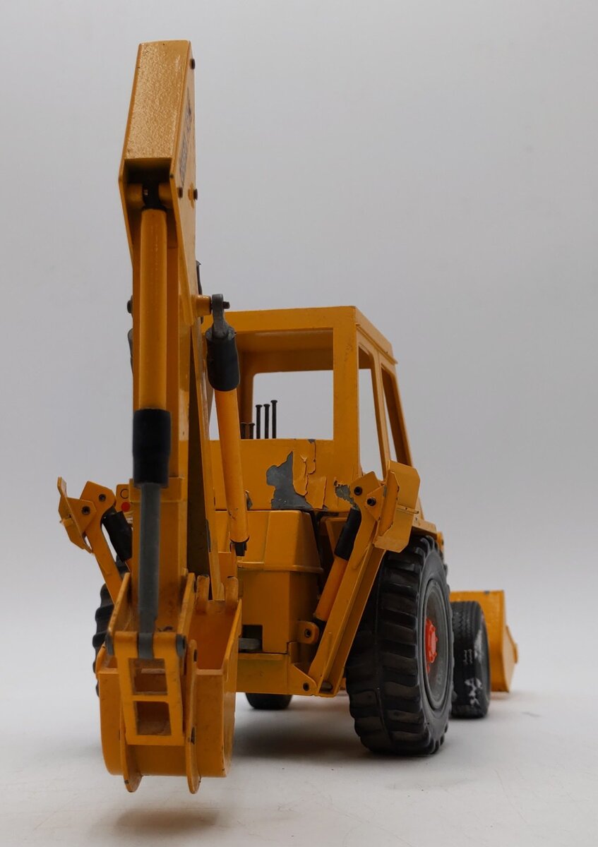 Gescha 1:16 Scale Case 580B Backhoe Loader VG