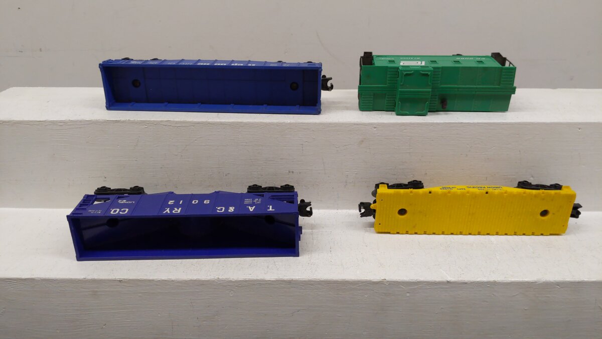 Lionel O Gauge Assorted Freight Cars [4] EX