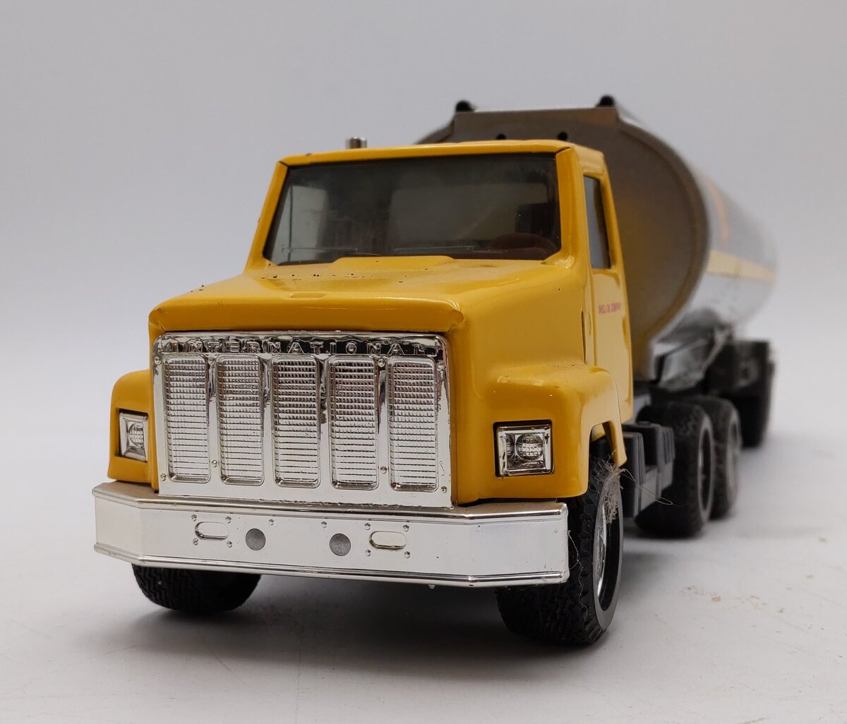 Ertl 9963 1:32 Shell Super Tanker Model Vehicle VG/Box