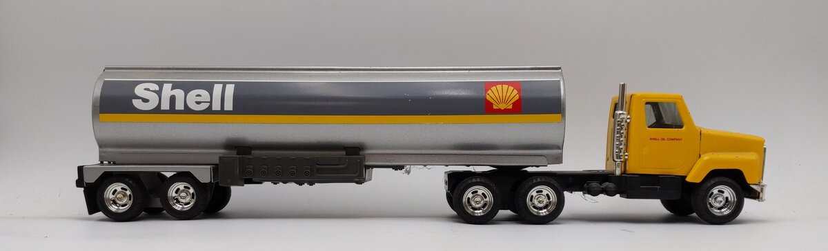 Ertl 9963 1:32 Shell Super Tanker Model Vehicle VG/Box