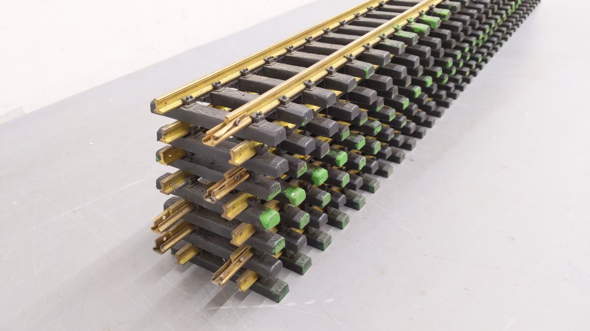 Aristo-Craft 11070 Euro Brass 3' Straight Track [7] EX