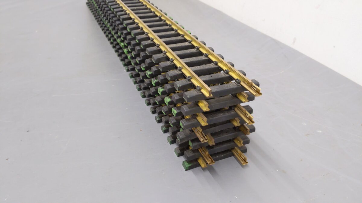 Aristo-Craft 11070 Euro Brass 3' Straight Track [7] EX