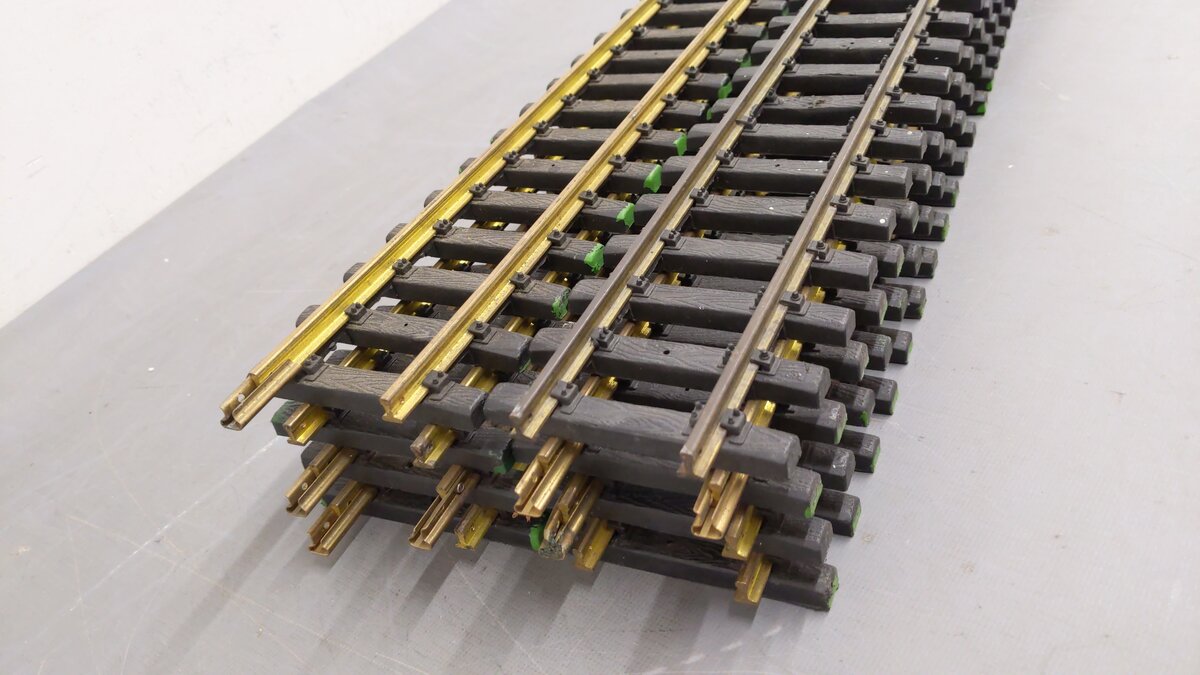 Aristo-Craft 11070 Euro Brass 3' Straight Track (8) EX