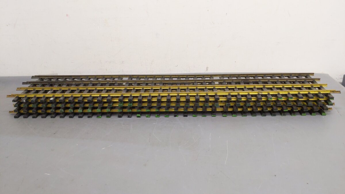 Aristo-Craft 11070 Euro Brass 3' Straight Track (8) EX