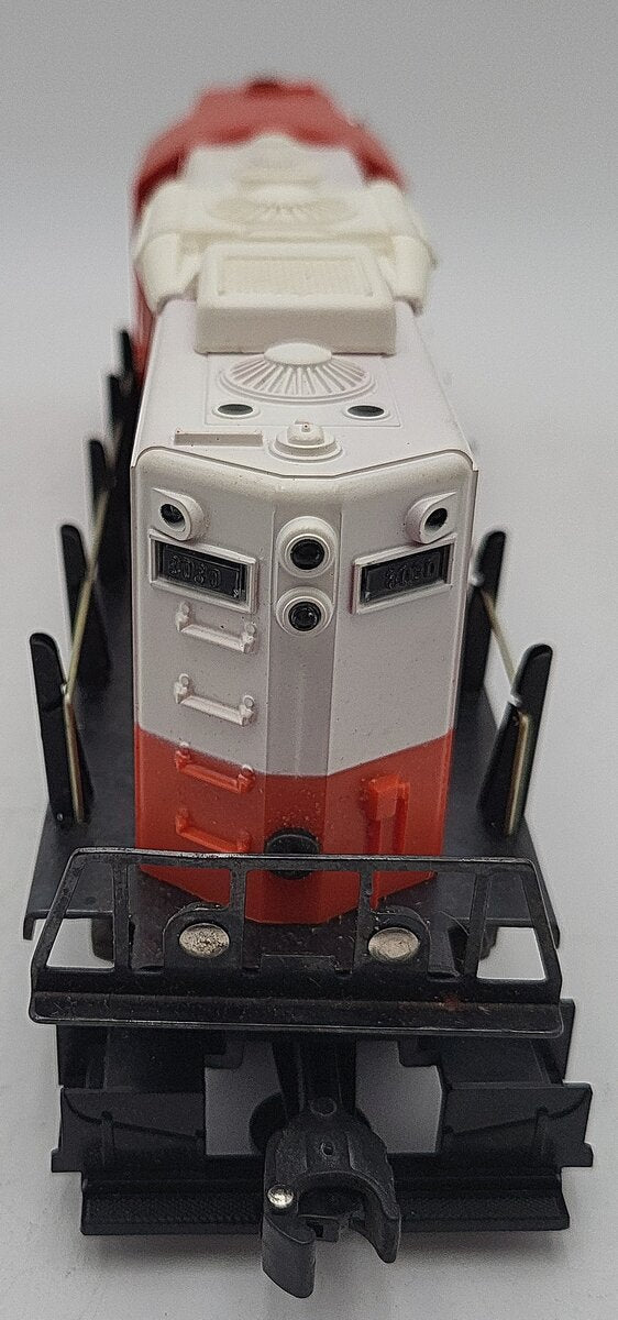 Lionel 6-8030 O Gauge Illinois Central GP-9 Diesel Locomotive #8030 EX