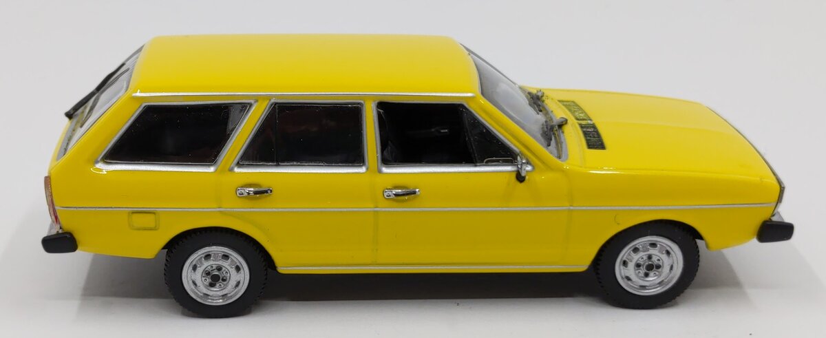 Minichamps 1:43 Diecast 1975 VW Passat EX