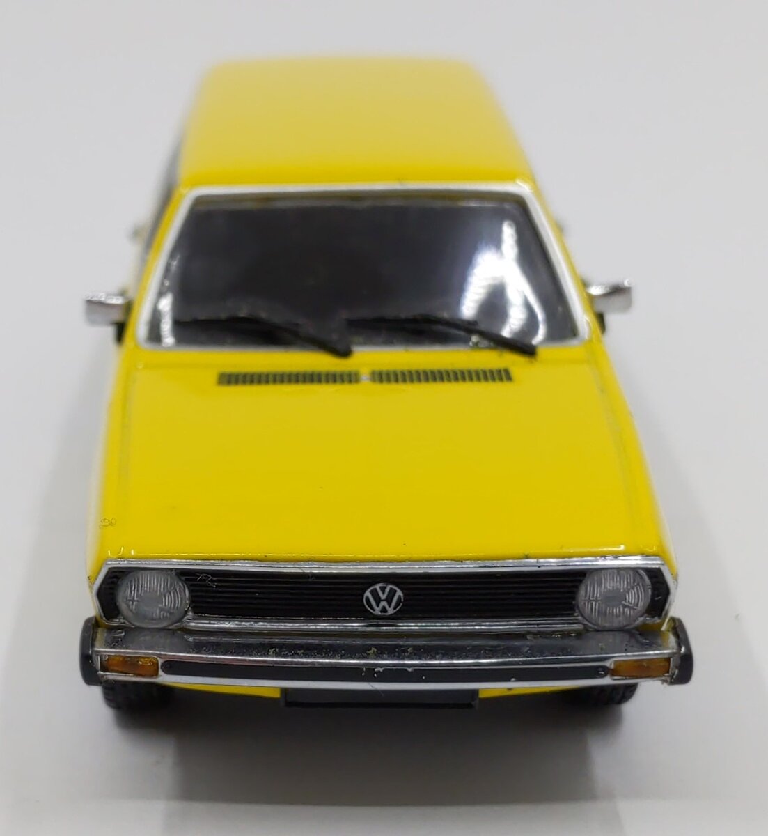 Minichamps 1:43 Diecast 1975 VW Passat EX