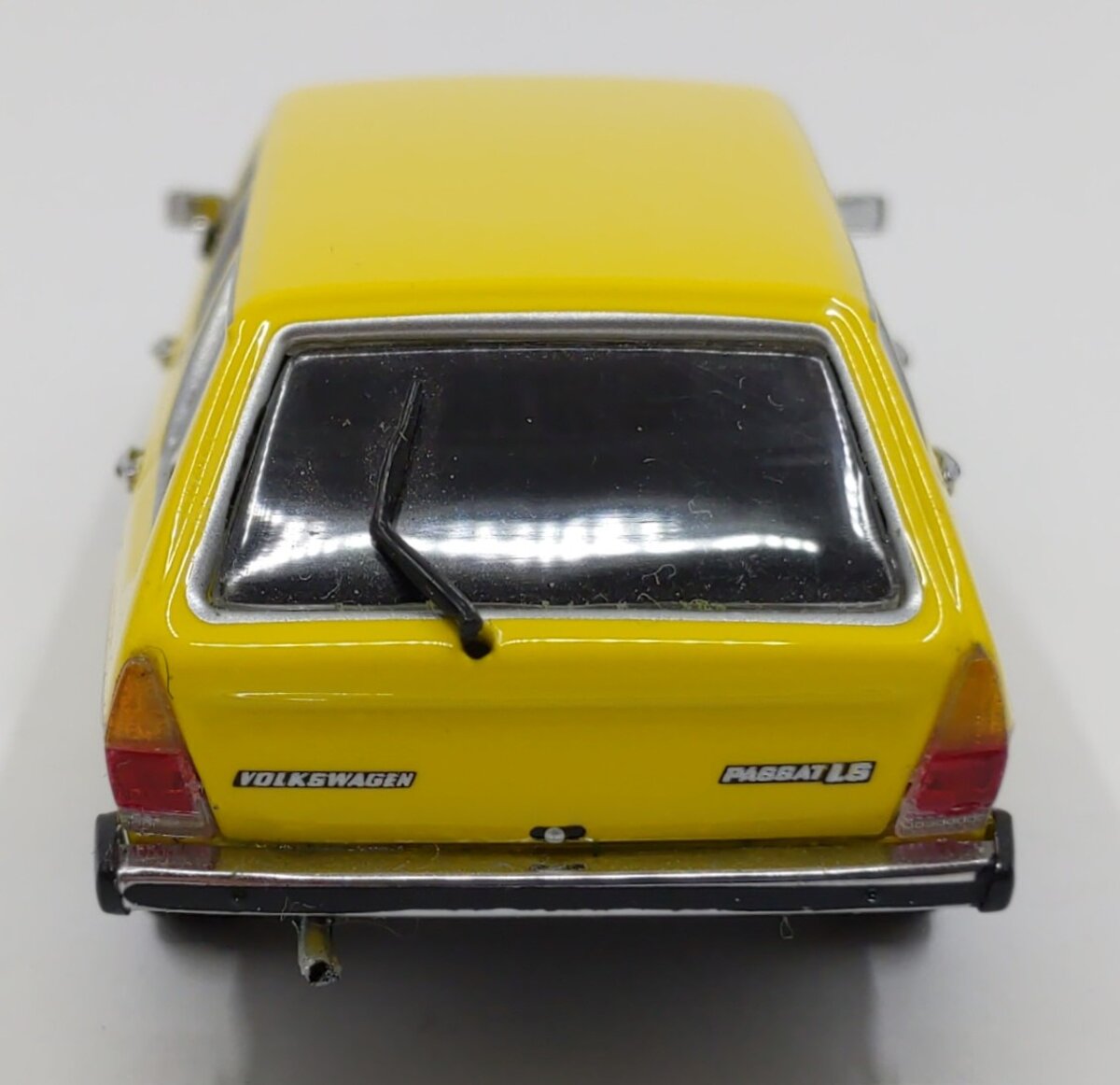 Minichamps 1:43 Diecast 1975 VW Passat EX