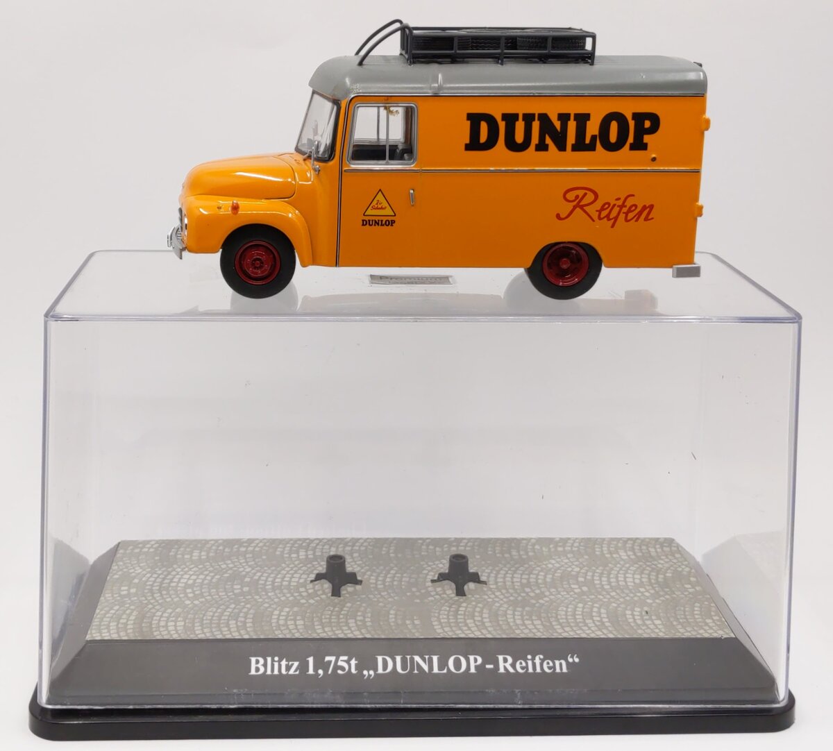 Premium ClassiXXs 1:43 Diecast Blitz 1,75t Dunlop - Reifen VG