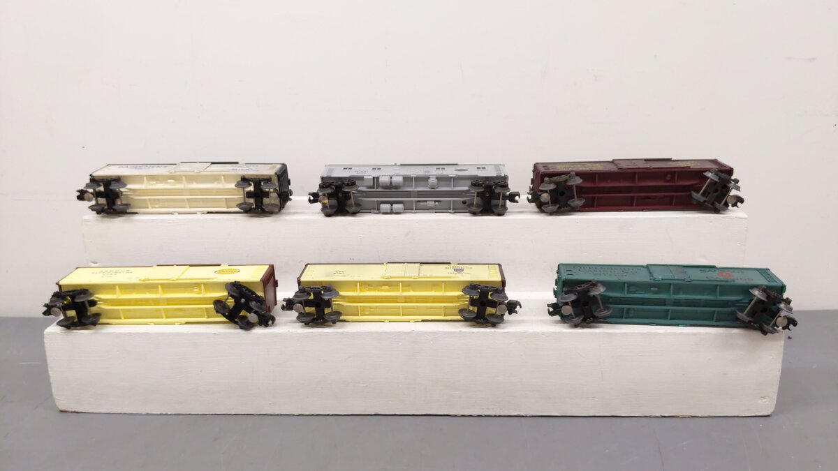 Lionel O Assorted Freight Cars 5701, 5735, 5707, 5700, 5708, 5706 [6] EX/Box