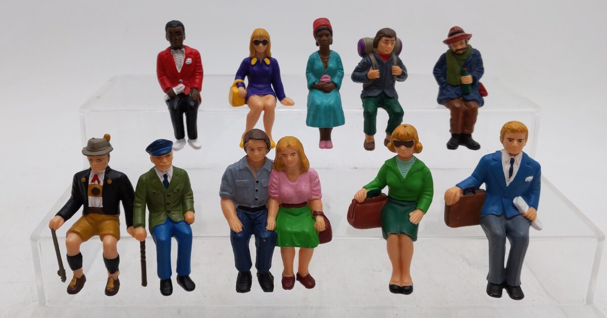 LGB G Assorted Sitting Figures: 5142, 5147, 5239 [11] EX