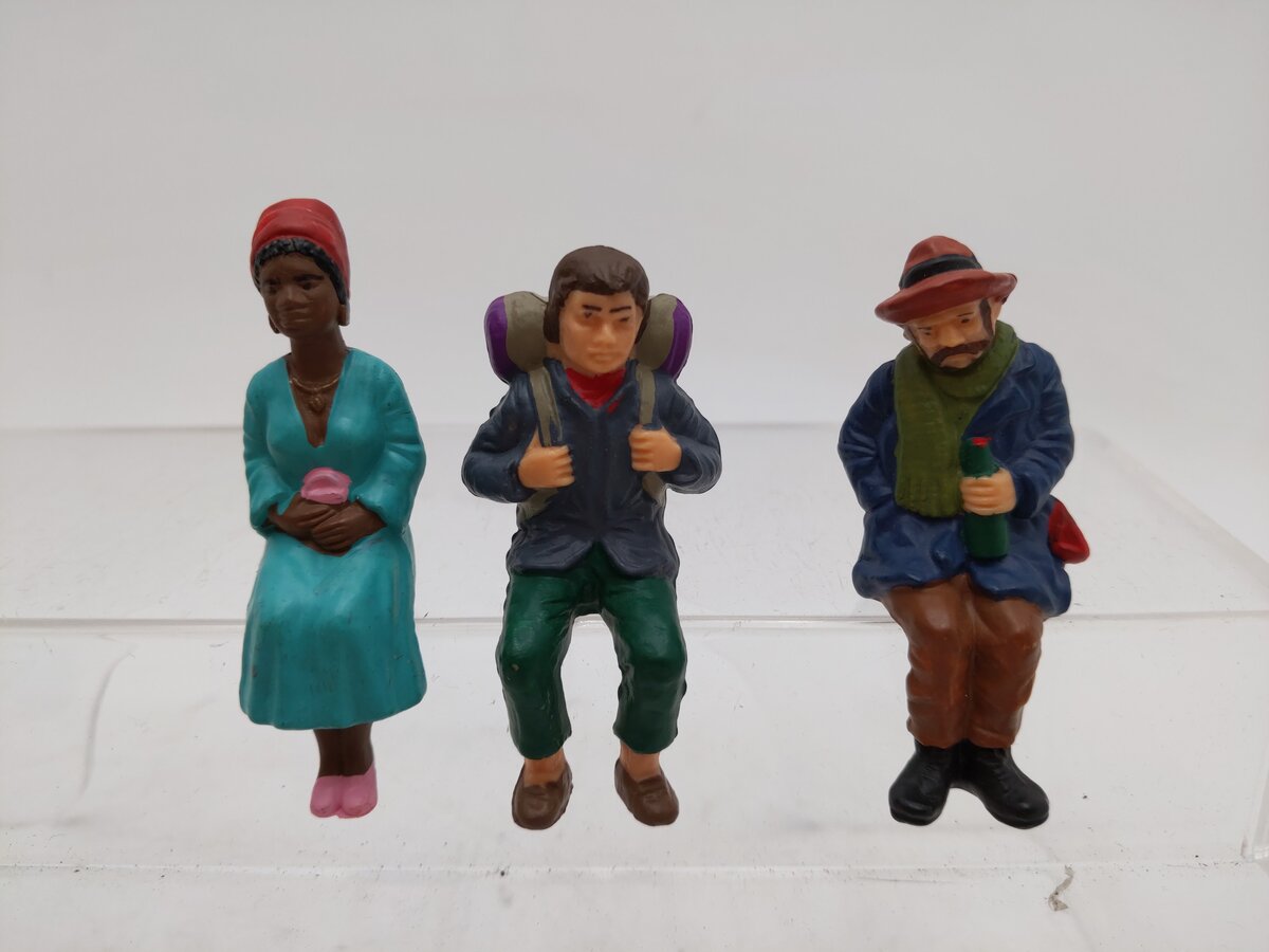 LGB G Assorted Sitting Figures: 5142, 5147, 5239 [11] EX